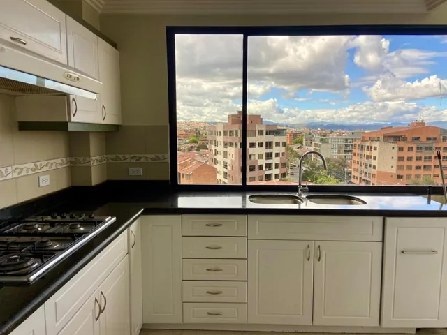 Hermoso Departamento en Venta, Sector Virgen de Bronce, Azuay — imagen 3