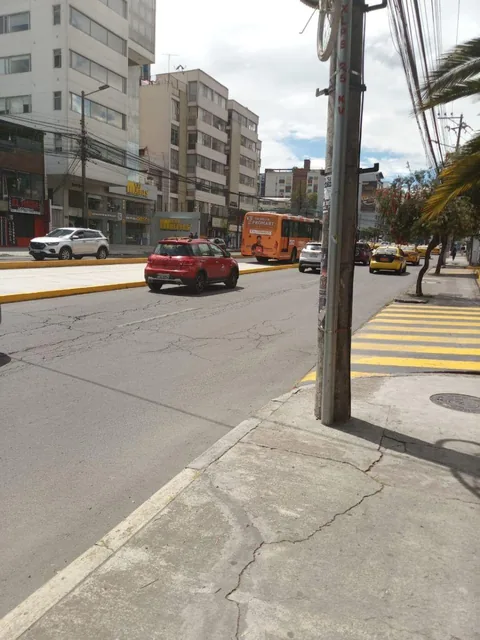 Vendo - Estupendo Terreno - Av 6 de Diciembre — imagen 3