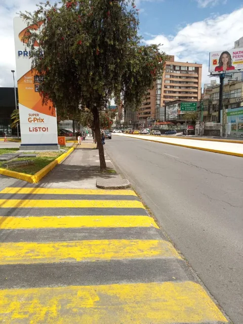 Vendo - Estupendo Terreno - Av 6 de Diciembre — imagen 2