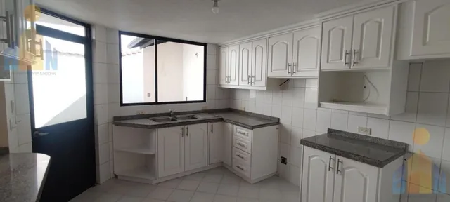 Vendo Casa Conjunto, Seguridad, Santa Lucia, Quito — imagen 5