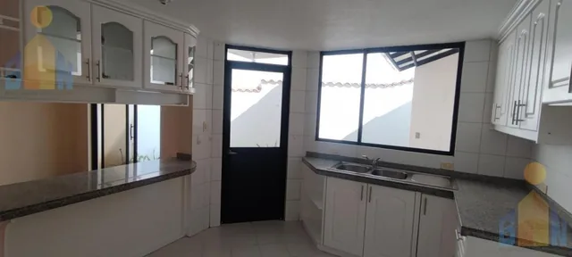 Vendo Casa Conjunto, Seguridad, Santa Lucia, Quito — imagen 4
