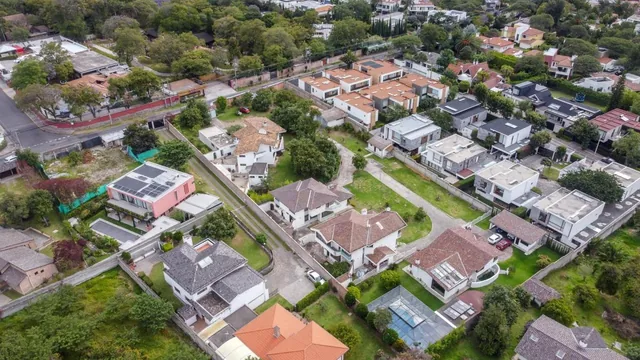 Terreno de Venta Av Francisco de Orellana Sector La Viña con 4 Casas — imagen 5