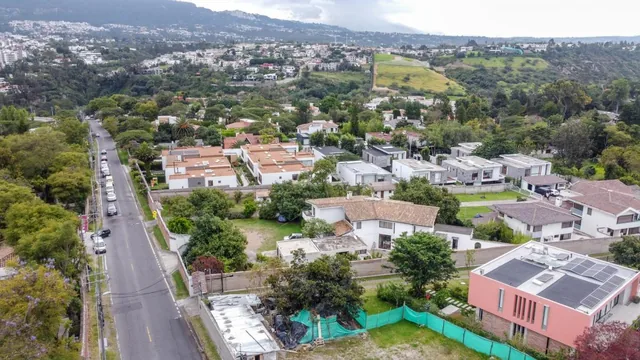 Terreno de Venta Av Francisco de Orellana Sector La Viña con 4 Casas — imagen 3