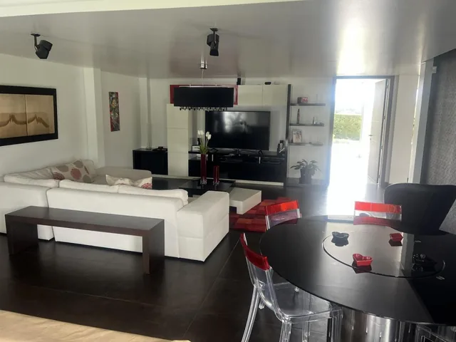 Puembo Casa de Venta en Arrayanes — imagen 2