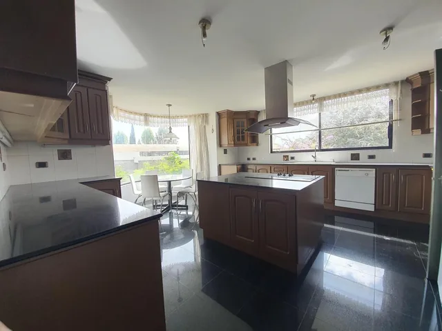 Venta o Renta Casa Amoblada Cumbayá Urbanización Rincón del Valle Frente Plaza Rancho San Francisco — imagen 5