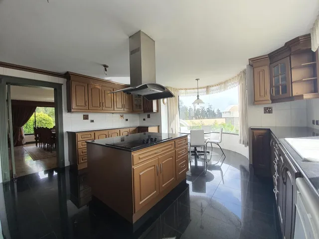 Venta o Renta Casa Amoblada Cumbayá Urbanización Rincón del Valle Frente Plaza Rancho San Francisco — imagen 4