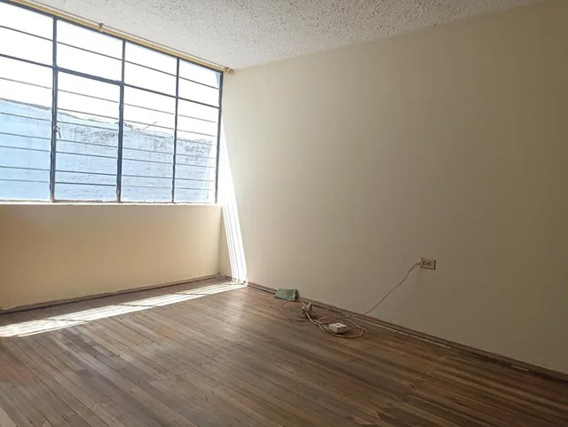 En Venta Amplia Casa, 2 Dptos, 1 Local (Garaje). Barrio México, Chimbacalle. Provincia de Pichincha — imagen 5