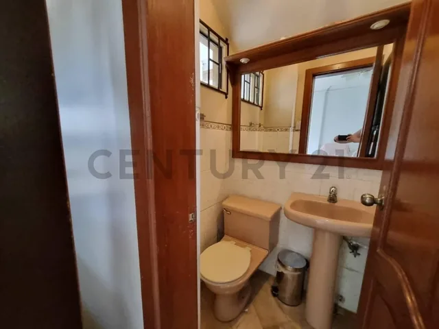 Casa en Venta de 3 Plantas con Piscina, 5 Cuartos, 4baños, 2 Medio Baño. Luisn. Guayas — imagen 4