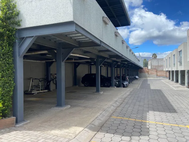 Venta Departamento en Tumbaco, Dentro de Conjunto Privado — imagen 2
