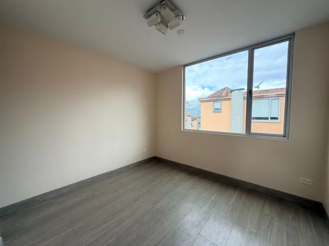 Casa en Venta 3 Habitaciones Carcelen Ponceano Balcón del Norte Conjunto con Piscina — imagen 2