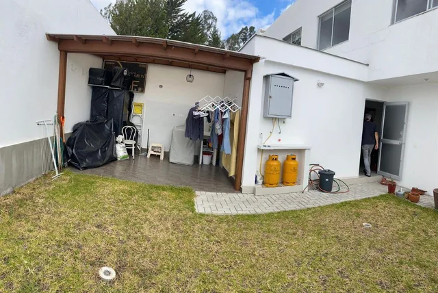 Vendo Casa de 125 m en Conjunto en Puembo — imagen 2