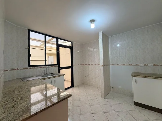 Casa en Venta Esquinera Carcelen 205 m² en Conjunto 4 Habitaciones — imagen 3