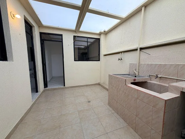 Casa en Venta Esquinera Carcelen 205 m² en Conjunto 4 Habitaciones — imagen 2
