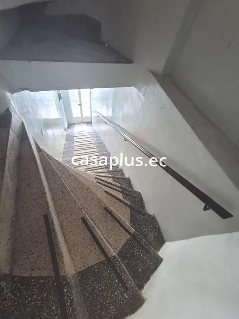 Edificio en Venta Frente a Centros Médicos en Latacunga, Cotopaxi — imagen 5