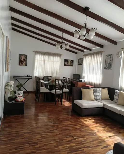 CASA CON AMPLIO TERRENO EN SAN VICENTE DE LA FLORIDA NORTE DE QUITO — imagen 2